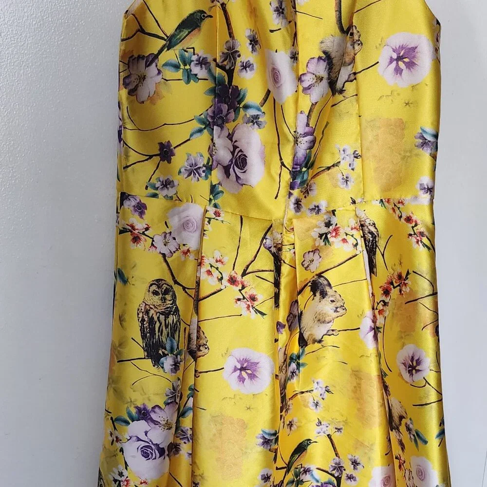 Gorgeous yellow animal patter dress - Picture 3 of 7